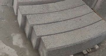 周口芝麻白弧形路牙石