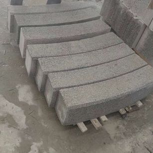 周口芝麻白弧形路牙石