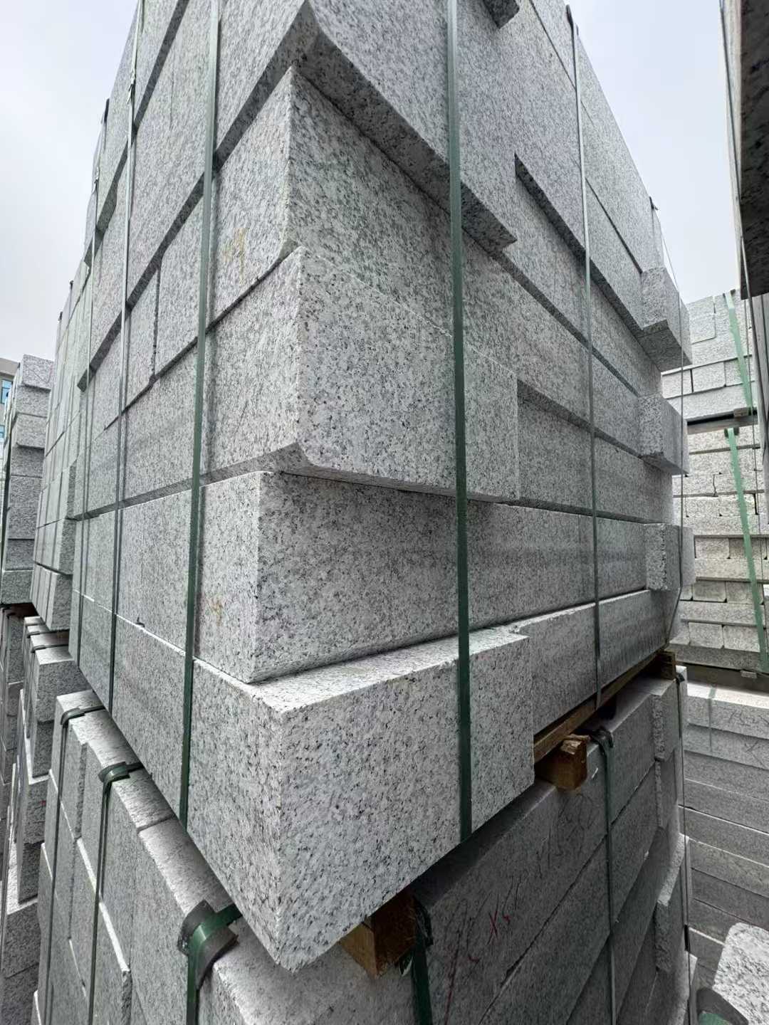 周口芝麻白路牙石 马路牙子
